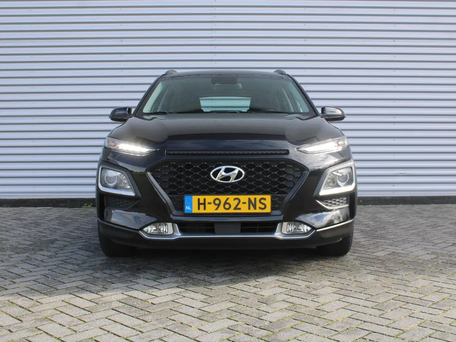 Hyundai Kona 1.6 GDI HEV Comfort | Trekhaak | Camera | 16' LM | Cruise adapt. | Navi | Apple Carplay/Android Auto | Clima | All seasons |