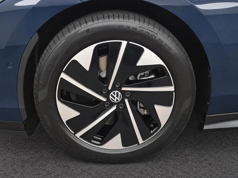 Volkswagen ID.7 Limited Edition Plus 77 kWh accu 286 PK · Trekhaak inklapbaar, met elektrische ontgrendeling · Draadloze telefoonlader ·