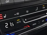 Volkswagen T-Roc 1.5eTsi/150PK DSG R-Line Black Style · Panoramadak · Camera + Parkeersensoren · Apple/Android Car Play · Garantie t/m 18-06-2027