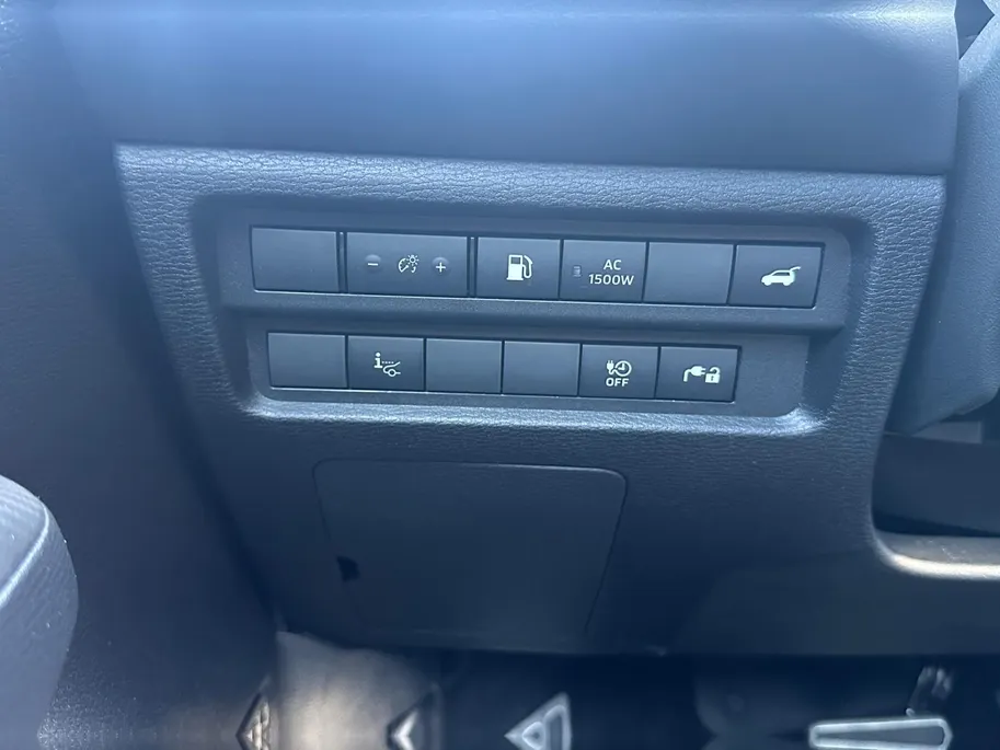 Mitsubishi Outlander 2.4 PHEV Instyle Leer | Electrische stoelverstelling met geheugen | Trekhaak afneembaar | Head-up display | Open dak panorama | 230Volt aansluiting in kofferruimte