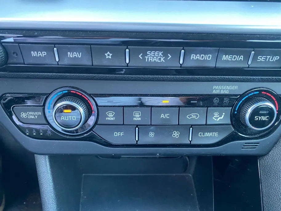 Kia Niro 1.6 GDi Hybrid DynamicLine | Climate control | Cruise control | Navigatie | Trekhaak | Parkeercamera |