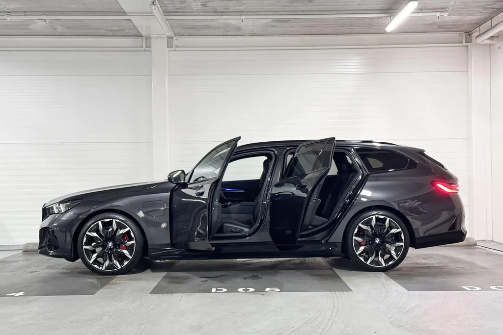 BMW 5 Serie Touring 550e xDrive