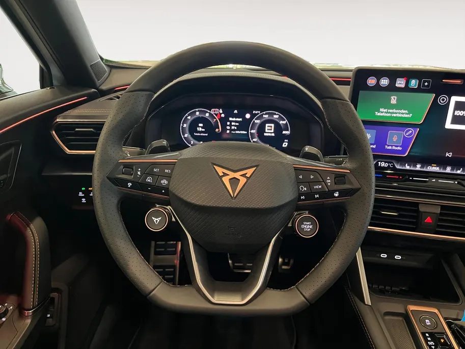 CUPRA Formentor 1.5 TSI e-Hybrid Business | Panoramadak | Stuur verwarming etc! | Trekhaak | Super compleet en helemaal nieuw!