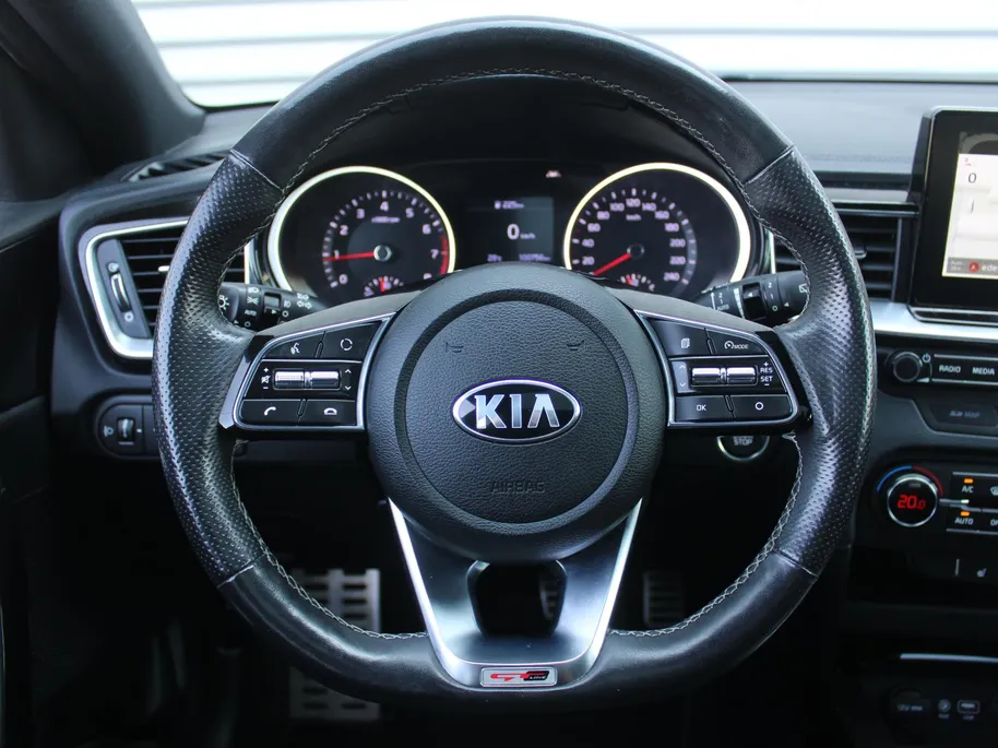 Kia ProCeed 1.4 T-GDI GT-Line | Trekhaak | Stuur-/stoelverwarming | Schuifdak | Camera | Cruise | Navi | 17" LM | Clima | LED |