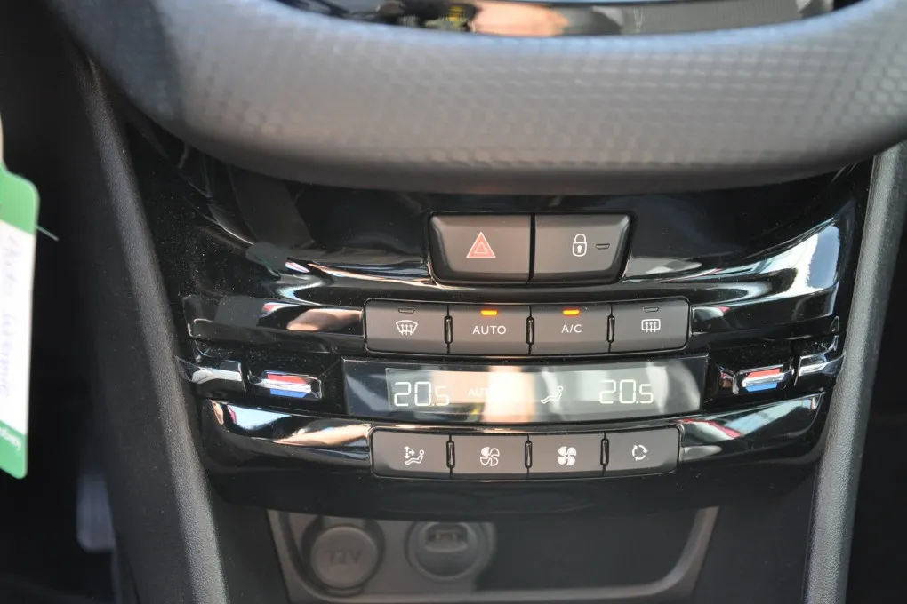 Peugeot 2008 1.2 PureTech GT-Line Navi Apple Android