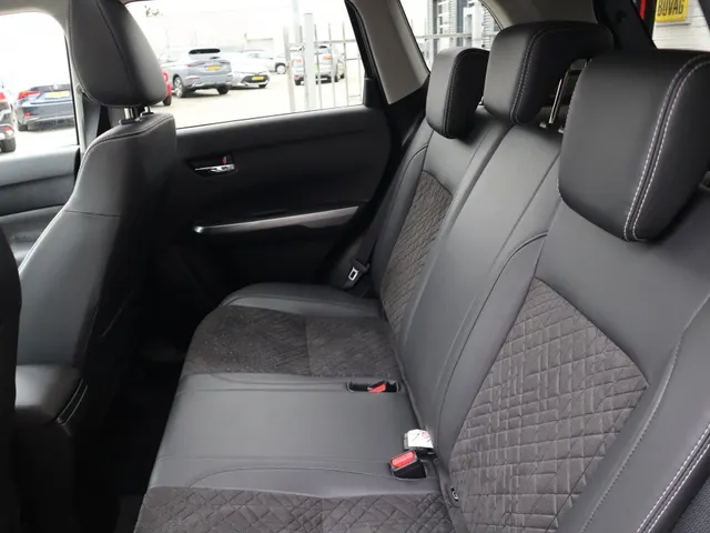 Suzuki Vitara 1.4 BoosterJet Stijl Automaat Trekhaak | Pano Dak | Carplay | Adaptive Cruise