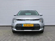 Kia Niro EV Light Edition 64.8 kWh | Airco | Cruise | Navi | Camera | PDC | 17' LM | All season banden | 17% bijtelling |