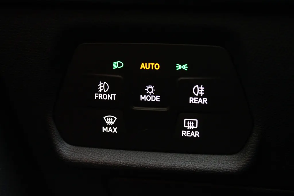 CUPRA Leon 1.4 e-Hybrid VZ Business / Stoel + Stuurverwarming / Keyless / Adaptive cruise control /