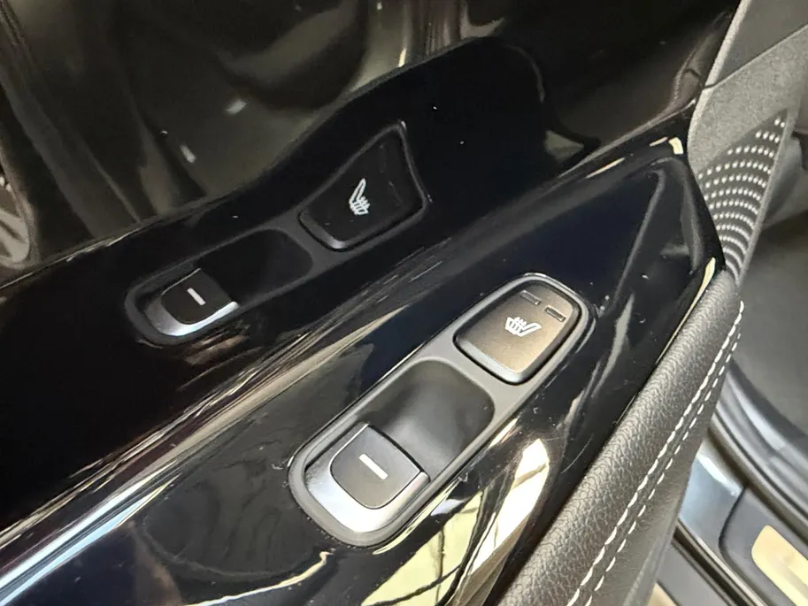 Kia e-Niro ExecutiveLine 64 kWh Full options | Stoelverwarming + verkoeling | Navigatie / Carplay | Dodehoekdetectie | Memory seat