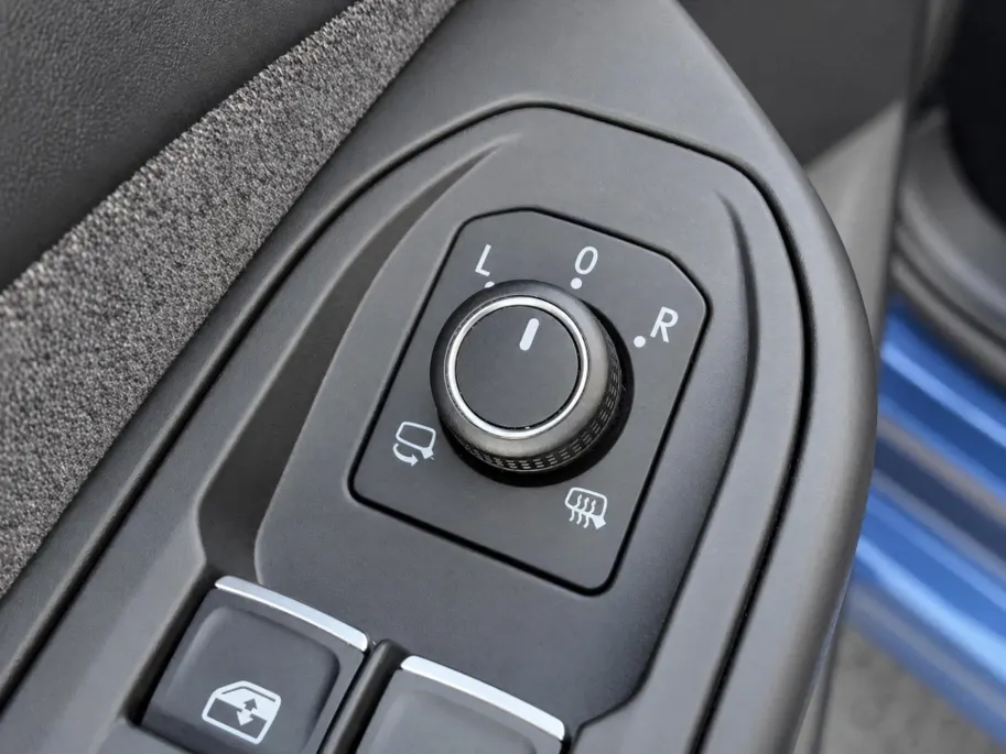 Volkswagen Golf 1.5 eHybrid 204pk DSG Life Edition · Camera · Keyless · Apple/Android Car Play · Stoelverwarming · Apple/Android Car Play · Garantie t/m 17-05-2030 of 100.000km
