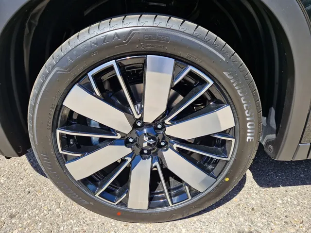 Mitsubishi Outlander 2.4i PHEV First Edition ( meerdere kleuren op voorraad )