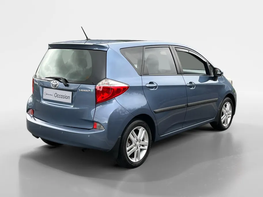 Toyota Verso-S 1.3 VVT-i Dynamic | Achteruitrij Camera | Panorama Dak | Parkeersensoren | Airco | Bluetooth | Hoge Instap | 12 Maanden Bovag Garantie