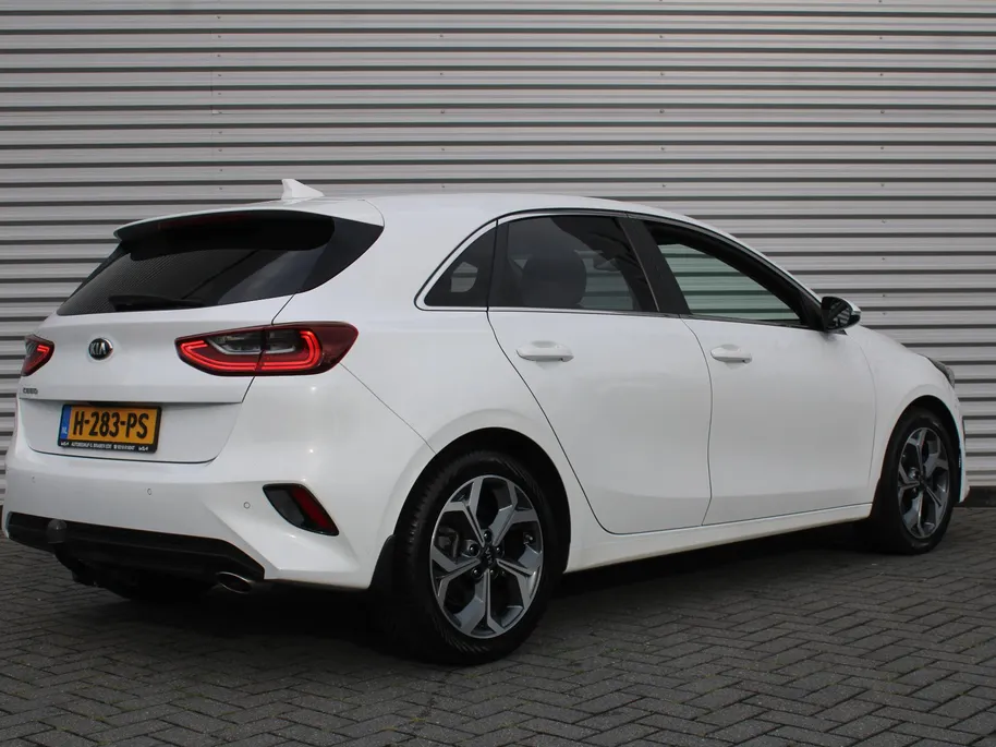 Kia Ceed 1.4 T-GDi DynamicPlusLine | 17 inch | Navi | Camera | Trekhaak | Stoel- Stuurverwarming |