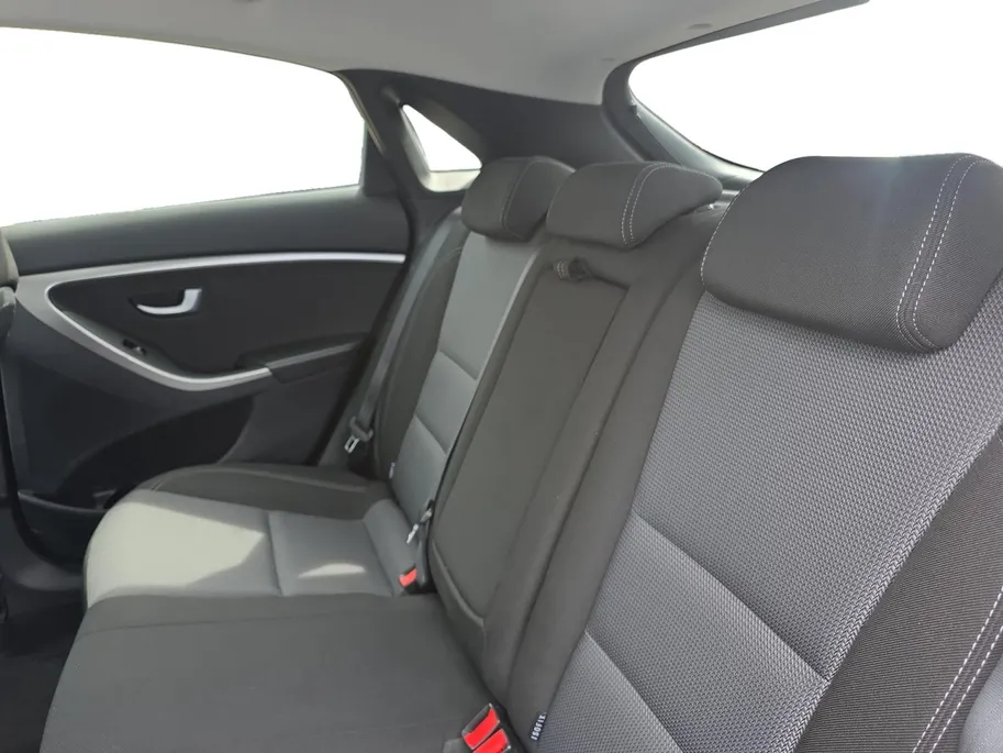 Hyundai i30 1.6 GDI Go! | 1e eigenaar | Volledig onderhouden! | Navigatie | Cruise Control | Achteruitrijcamera | Elektr. ramen | Climate Control | 12 maanden garantie!