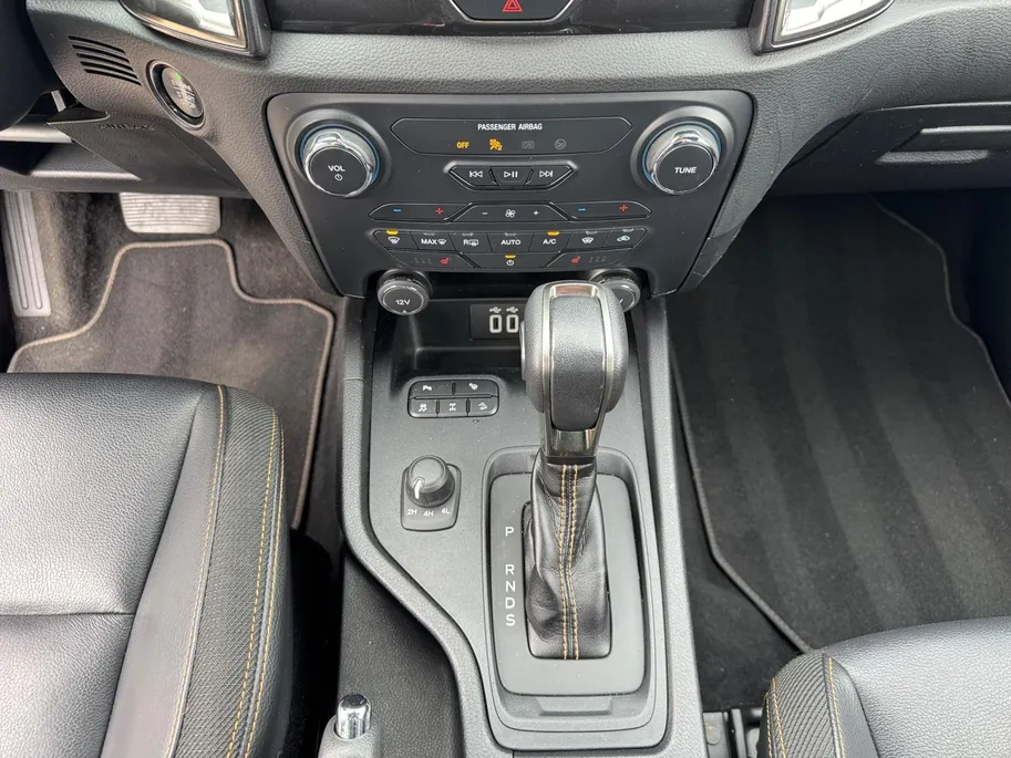 Ford Ranger 2.0 EcoBlue Wildtrak Supercab | NL auto | 1e eigenaar | 213 PK | Trekhaak | Automaat | Rollertop | Stoelverwarming | Achteruitrijcamera | Parkeersensoren voor en achter | Adapt. cruise control | Apple carplay & Android auto | Bovag garantie |