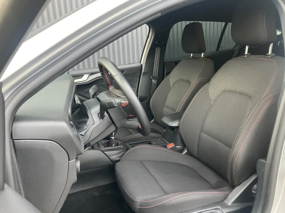 Ford Focus 1.0 EcoBoost Hybrid 125 pk ST Line Wagon SYNC4  Groot Navigatie touchscreen -Winter Pack-Parkeersensoren voor en achter