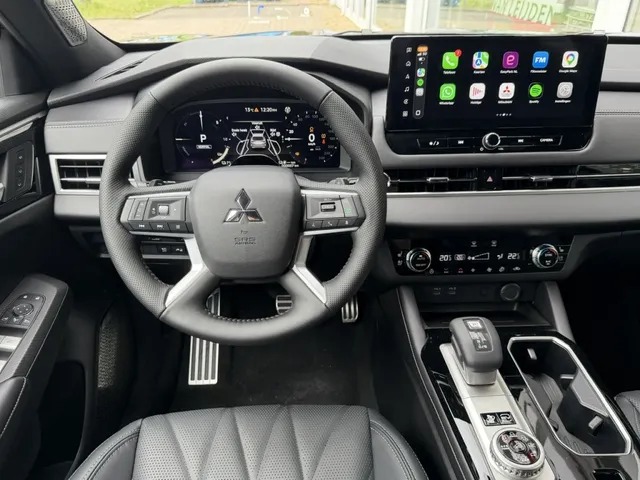 Mitsubishi Outlander 2.4 PHEV Black Edition | NIEUW | Leder | Panoramdak | App Connect | Keyless | Head-Up