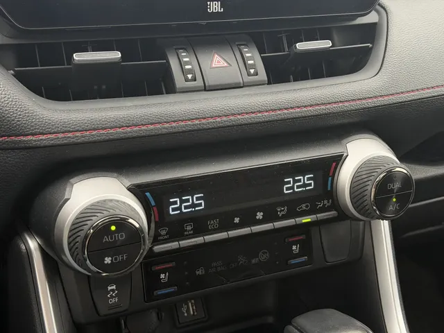 Toyota RAV4 2.5 PHEV Bi-Tone+ AWD | Trekhaak | Panoramadak | Stoel Verwarming & Ventilatie |