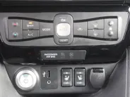 Nissan Leaf Tekna 40 kWh | Trekhaak | Stuur-/stoelverwarming | 360 Camera | LED | Dodehoek detectie | Cruise adapt. | 17' LM | Half leer/stof | Navi |