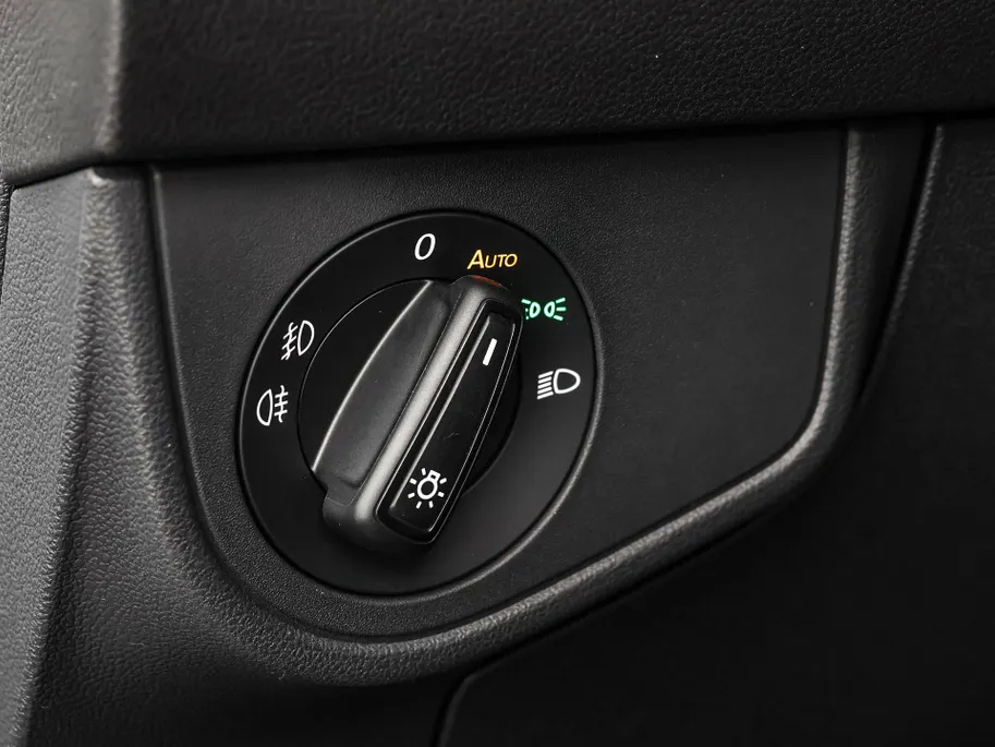 Volkswagen Polo 1.0 TSI 95pk DSG R-Line · Camera · Matrix LED · ACC · Stoelverwarming · Apple/Android Car Play · Sfeerverlichting · Verkeersbord Detectie ·
