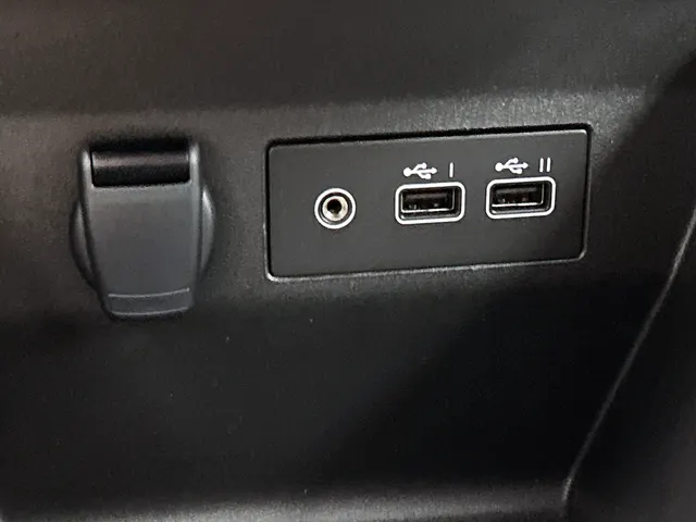 Renault Clio TCe 90PK GPF evolution | CAMERA | NAVI | DEALER ONDERHOUDEN | STOEL VERWARM. | PARK. SENSOREN | CARPLAY
