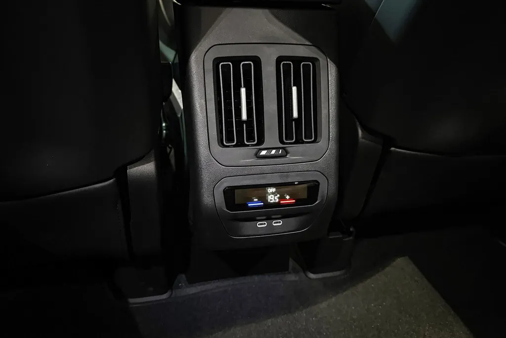 BMW iX3 50 xDrive 113 kWh