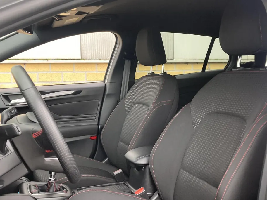 Ford Focus 1.0 EcoBoost Hybrid 125 pk ST Line Wagon Navigatie SYNC4 - Apple Carlay Android Auto - Winter Pack