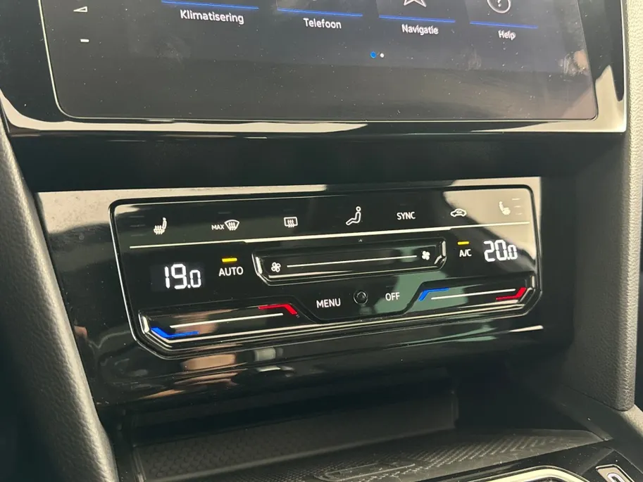 Volkswagen Passat Variant 1.5 TSI R-Line Business + DSG Automaat | Panoramadak | Trekhaak | Elektrische Stoelen