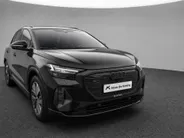 Audi Q4 e-tron 40 Advanced edition 204pk 77 kWh · Leder · Trekhaak · Camera + Parkeersensoren · Apple/Android Car Play · Stoelverwarming ·