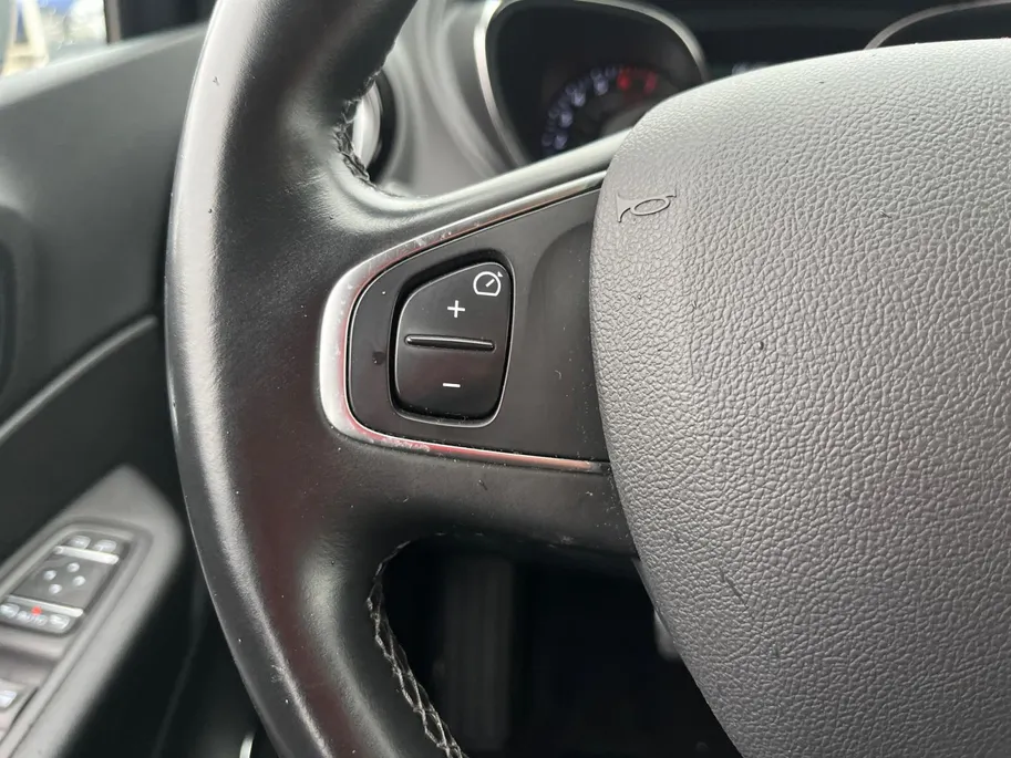 Renault Captur 1.3 TCe Intens *Automaat*Navi+Camera*Climate Control*Keyless Entry*Parkeersensoren*Zeer nette auto!