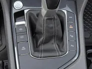 Volkswagen Tiguan 1.4 TSI 245pk DSG eHybrid R-Line Business+ · Panoramadak · Camera · Wegklapbare Trekhaak · Apple/Android Car Play · 20'' Inch · Dodehoeksensor · Stoelverwarming ·