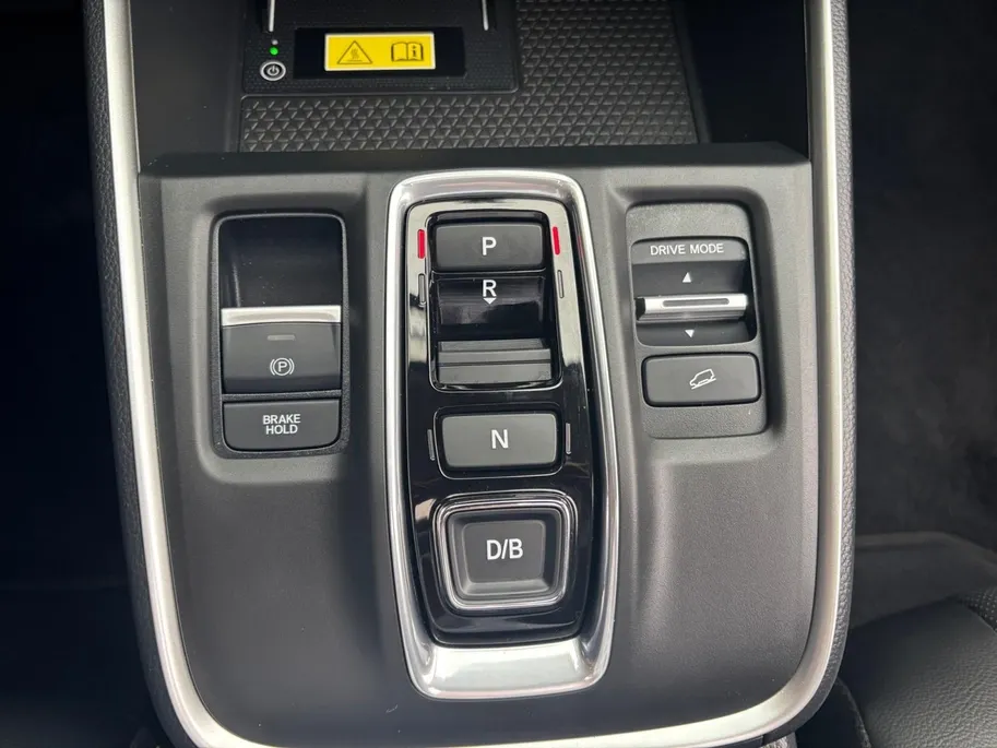 Honda CR-V 2.0 e:HEV Elegance | Panorama dak | Stoel en stuur verwarming | Trekhaak