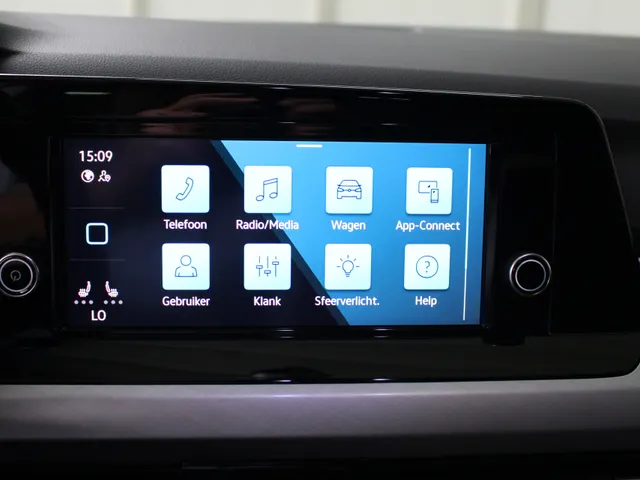 Volkswagen Golf 1.0 TSI Life Apple Carplay | Android Auto | PDC voor en achter | Cruise control
