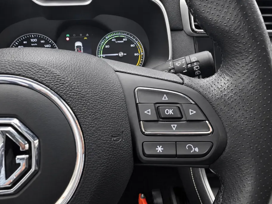 MG ZS EV MG Luxury 45 kWh SOH 91% | Navigatie | Schuifkanteldak | ACC | Leder interieur | Stoelverwarming |
