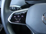 Volkswagen ID.4 Pure 52 kWh | Stuur- / Stoel- / Voorruit Verwarming | Clima | 19' LM | Cruise adapt. | PDC | Navi |