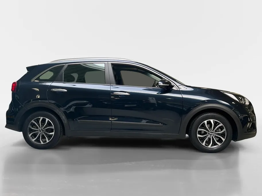 Kia Niro 1.6 GDi Hybrid Edition | Trekhaak Vaste Kogel+ 13-Polige stekker | Schuifkanteldak | Apple Carplay / Android Auto | Navigatiesysteem | Licht + Regensensor | Parkeersensoren + Camera Achter | 16' Lichtmetalen Velgen | Cruise Control Adaptief | Rijstrooksen