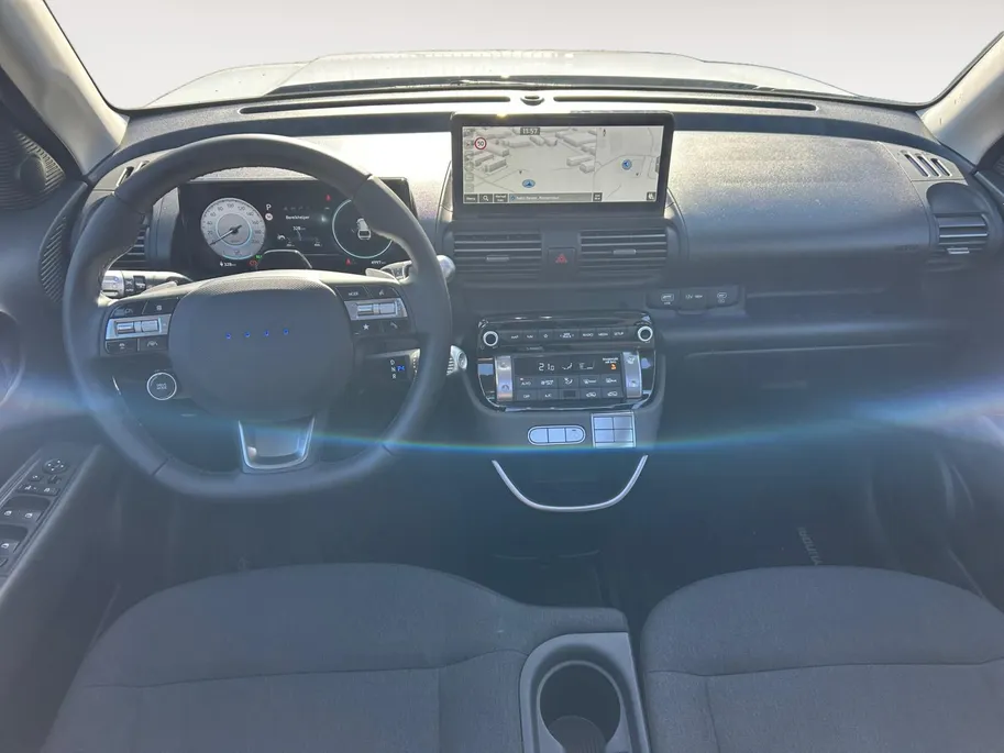 Hyundai Inster Evolve Sky 49 kWh Zeer rijk uitgevoerd met oa schuif/kanteldak, airco etc! Nu met DEMOKORTING! Incl. resterend fabrieksgarantie!!