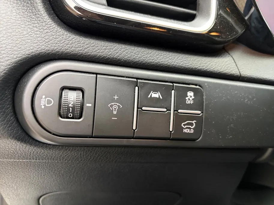 Kia Ceed Sportswagon 1.0 T-GDi DynamicPlusLine | Stoel- en stuurverwarming | Elektrisch bedienbare achterklep | Parkeersensoren voor- en achter | Achteruitrijcamera | Apple/Android Carplay | Navi | Cruise Control