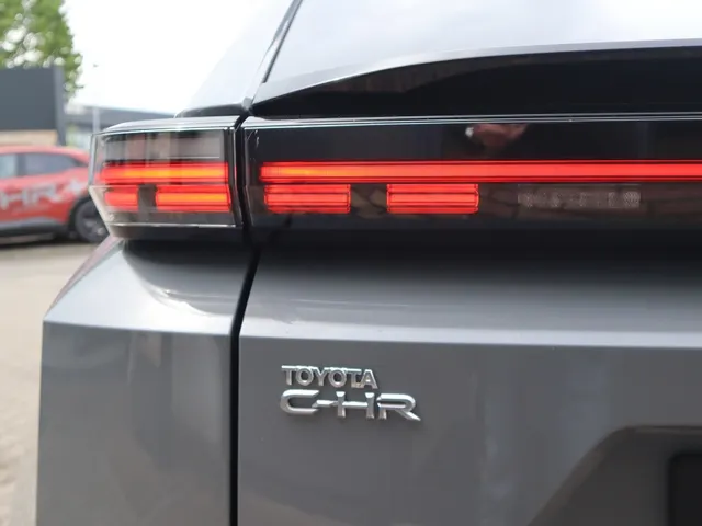 Toyota C-HR+ First Edition 77 kWh | Stuur/Stoel Verwarming | Apple/Android Auto