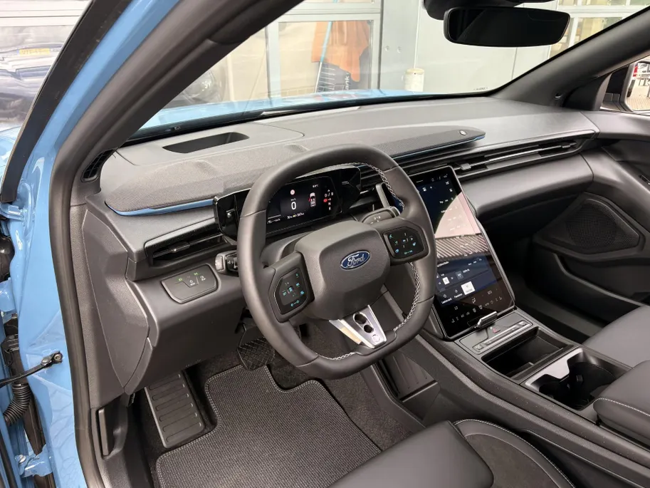 Ford Capri Collection Extended Range RWD 79 kWh UIT VOORRAAD I DRIVER ASSIST PACK I BODYKIT I WINTER PACK I 230V AANSLUITING I 21 ' LM VELGEN I APPLE CARPLAY / ANDROID AUTO I