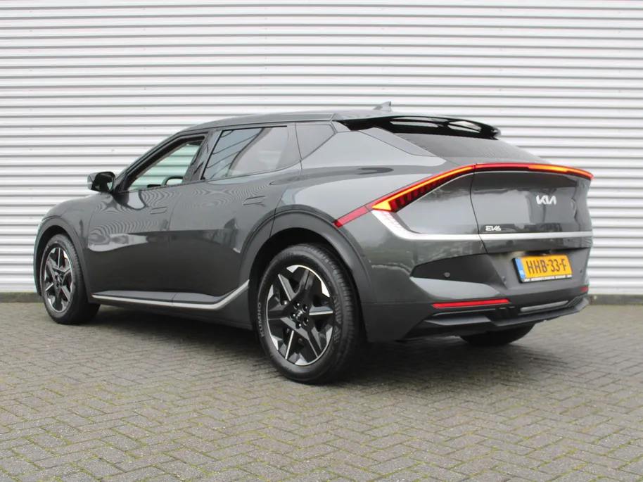 Kia EV6 Light Edition 63 kWh | Stuur-/stoelverwarming | Camera | 19' LM | LED | Adap. Cruise | Clima | Draadloze telefoonlader | 17% bijtelling |