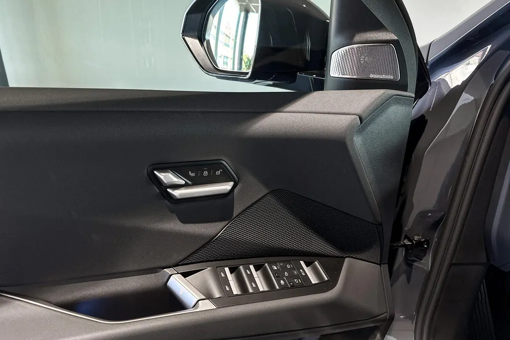 BMW iX3 50 xDrive 113 kWh