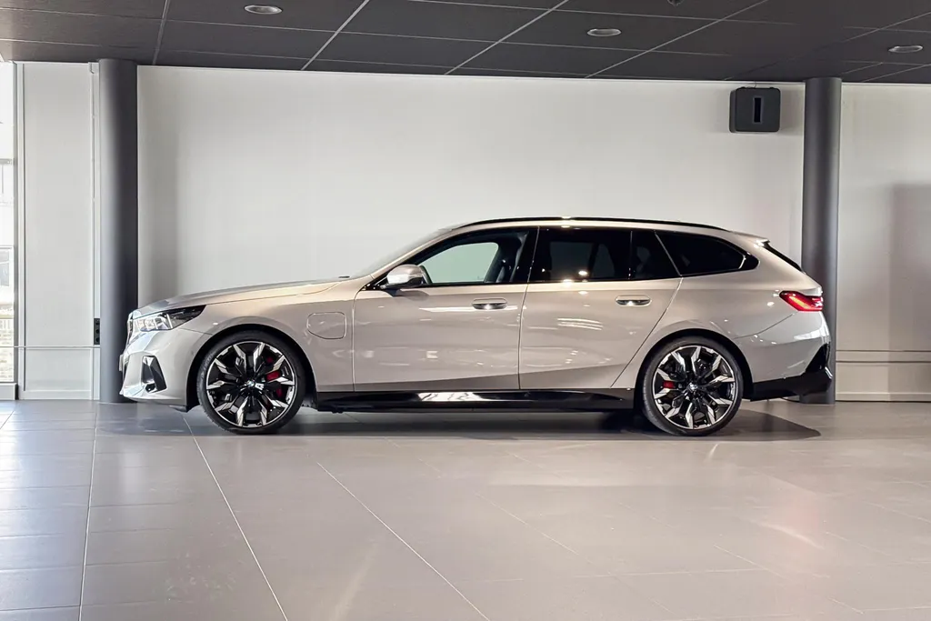 BMW 5 Serie Touring 550e xDrive