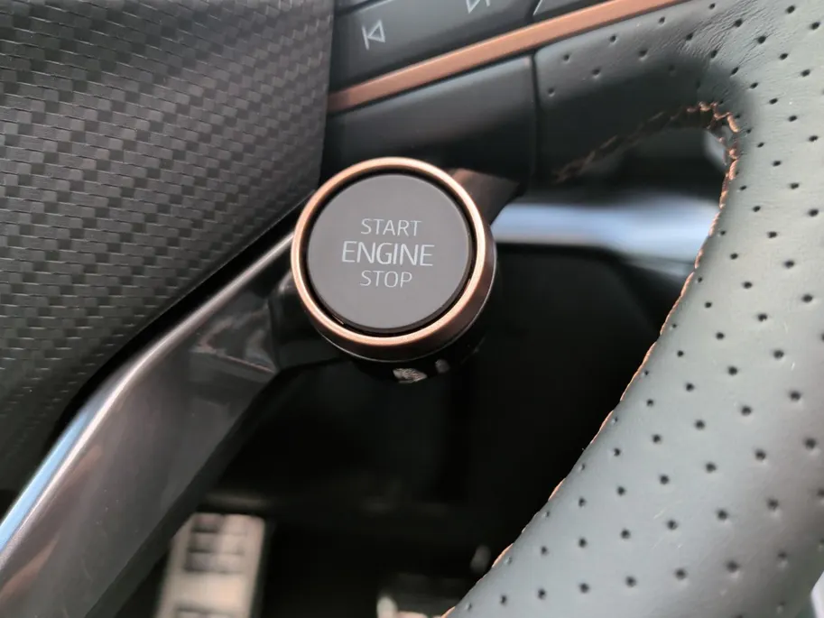 CUPRA Formentor 1.5 TSI e-Hybrid Business | Panoramadak | Stuur verwarming etc!  | SUPER DIK EN SUPER NIEUW INCL. FABRIEKSGARANTIE!