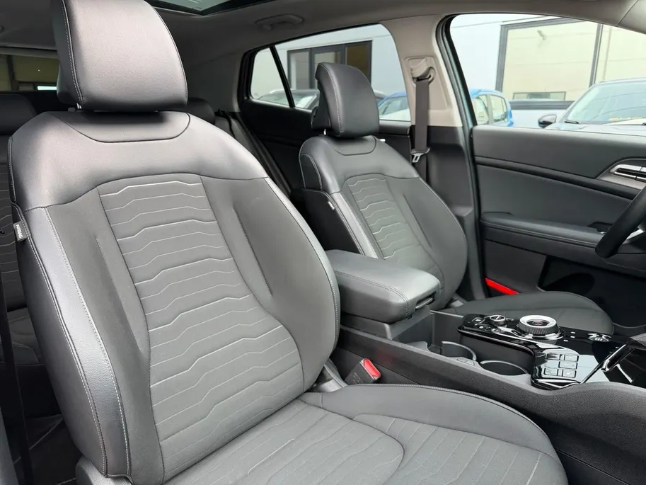 Kia Sportage 1.6 T-GDi PHEV DynamicPlusLine | Zeer nette auto | Open dak | Stoel & stuur verwarming | Apple CarPlay & Android Auto | Fabrieksgarantie t/m 6-2032 |