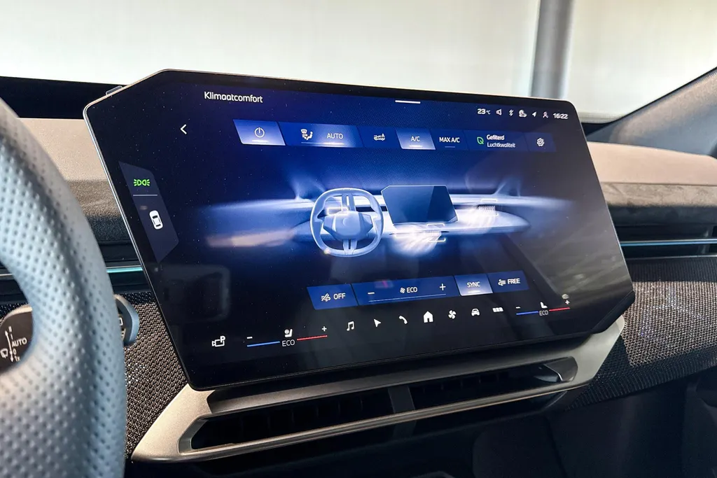 BMW iX3 50 xDrive 113 kWh
