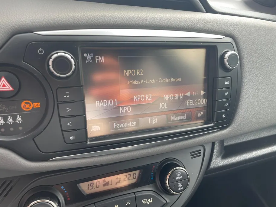 Toyota Yaris 1.0 VVT-i Trend | Bi-Tone| Climate control| Achteruitrijcamera| Snelheidsbegrenzer| Bluetooth|
