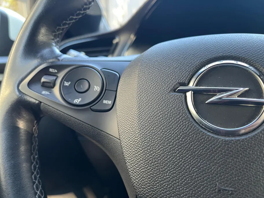 Opel Corsa 1.2 Edition | AUTOMAAT | Carplay | Stoelverwarming | Dodehoek detectie | Climate Control | Draadloze telefoonlader | Parkeercamera