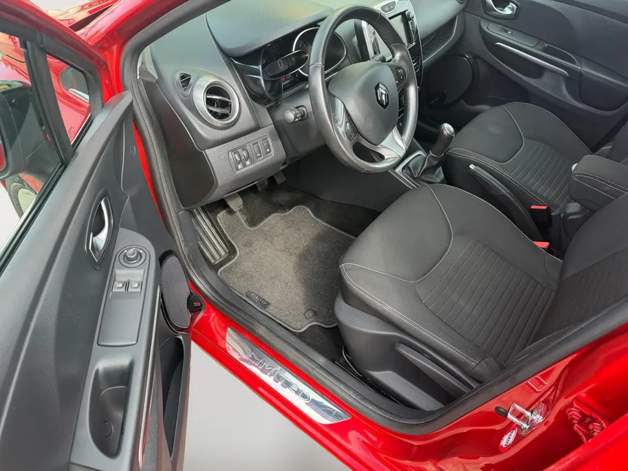 Renault Clio Estate 0.9 TCe Limited | Camera | Parkeersensoren | Bluetooth | Navigatie | All Season Banden | Dealer Onderhouden | 12 Maanden BOVAG Garantie