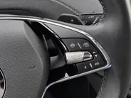 Škoda Enyaq iV 80 204pk · Navigatie · Apple/Android Car Play · Achteruitrijcamera · Stoelverwarming ·